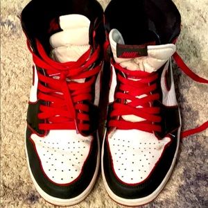 Air Jordan 1 Retro High OG 'Bloodline'